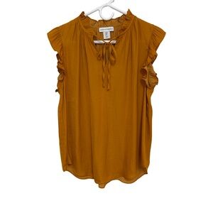 Cupcakes & Cashmere Sleeveless Ruffle Tie Front Blouse Women’s Medium Gold